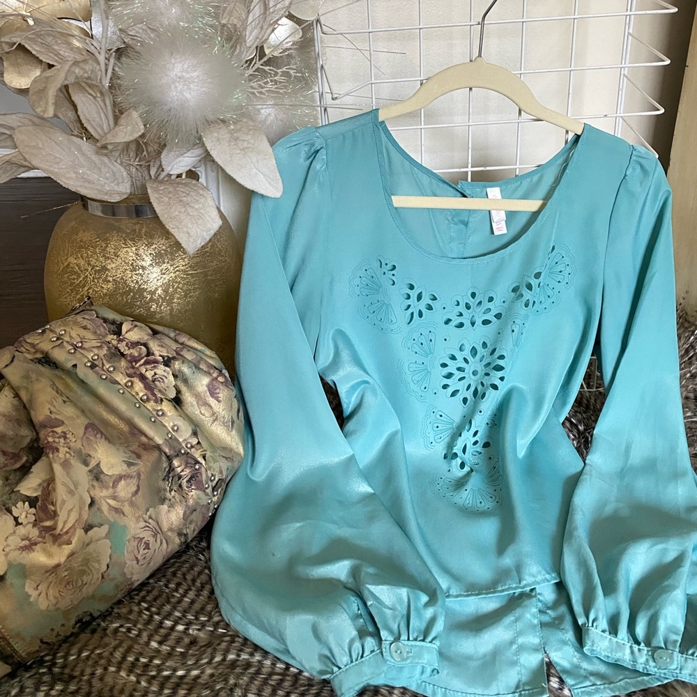 Women’s Polyester Long Sleeve High/Low Lazer Cut Top